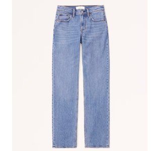 Abercrombie Mid Rise 90s Straight Jean in Medium
